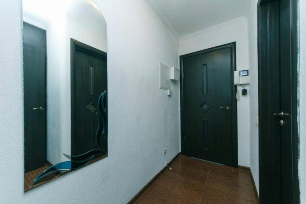 2 Комнатные Апартаменты В Центре Киева Рядом С Метро Кловская Kiev Exterior foto